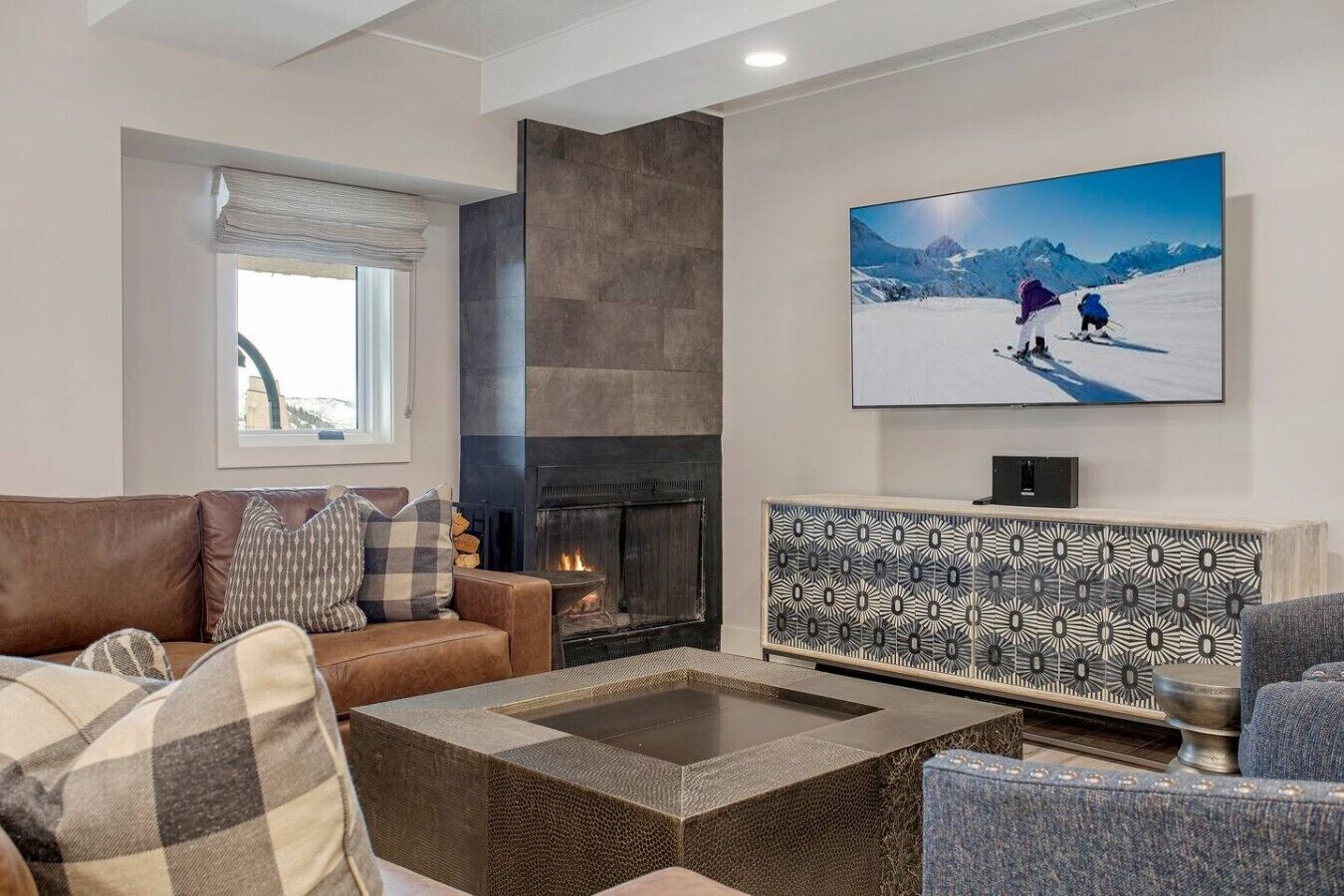 Elegant Avon Center Condo I Walk To Gondola - Avon, CO