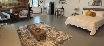 Charming barndominium in Hamilton perfect for a relaxing getaway.