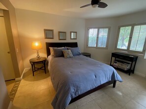 Room -  2  Bedroom Bungalow Condo in Lovely Riviera Gardens in Palm Springs (Palm Springs)