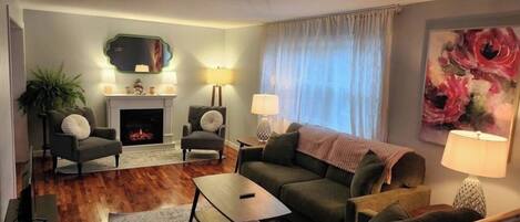 Smart TV, fireplace