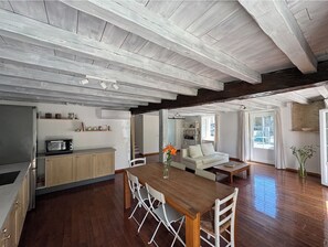 Interior - In the quiet of the countryside - Authentic charm - Modern comfort - Air-conditioned (Touvérac)