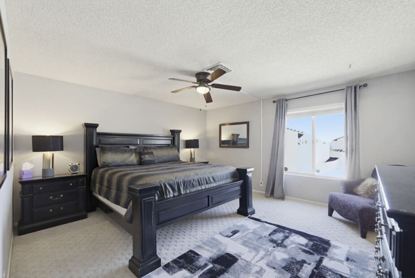 Desk, WiFi, bed sheets