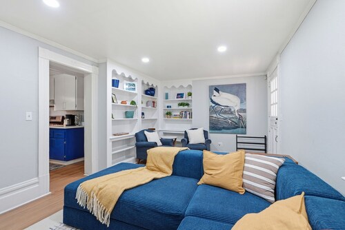 Chic BlueSpot Victorian Mins to DT Oakland, Berkeley, and SF. 60min to San Jose.