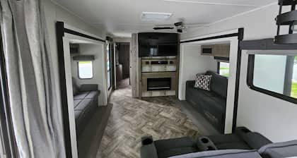 Escape to the High Desert: Luxury Tiny Home & Glamping Retreat