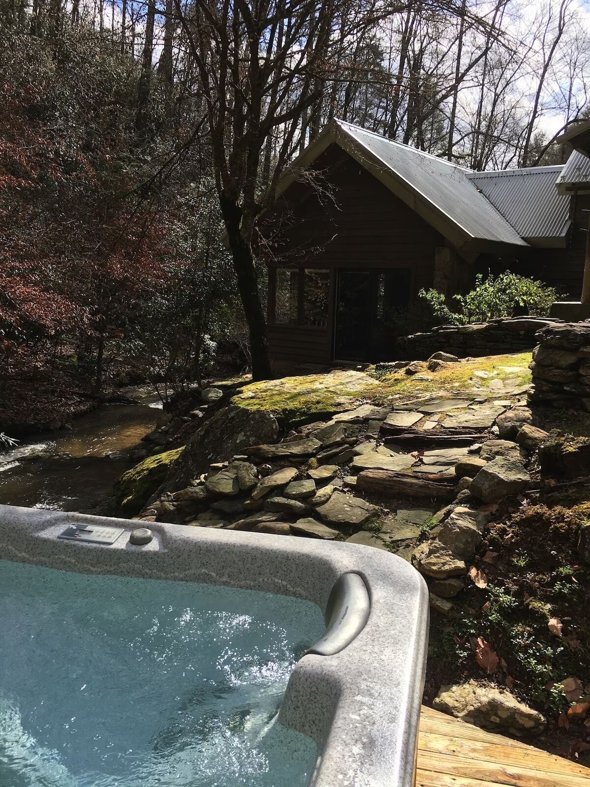 Outdoor spa tub