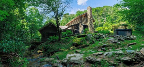 Creekside Cabin - Romantic Couples Getaway!