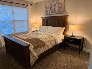 3 chambres, fer et planche à repasser, Wi-Fi, draps fournis