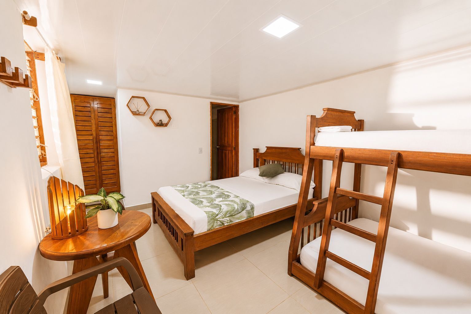 Chambre Quadruple | Wi-Fi gratuit, draps fournis