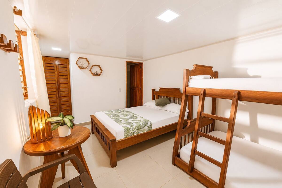 Chambre Quadruple | Wi-Fi gratuit, draps fournis