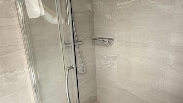 Deluxe Double Room, Garden View | Bathroom