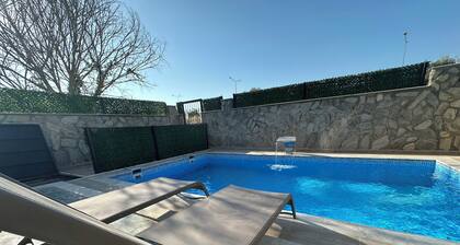 Villa with Private Pool Near the Sea