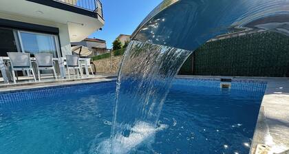 Villa with Private Pool Near the Sea