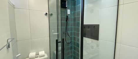 Basic Apartment | Bathroom