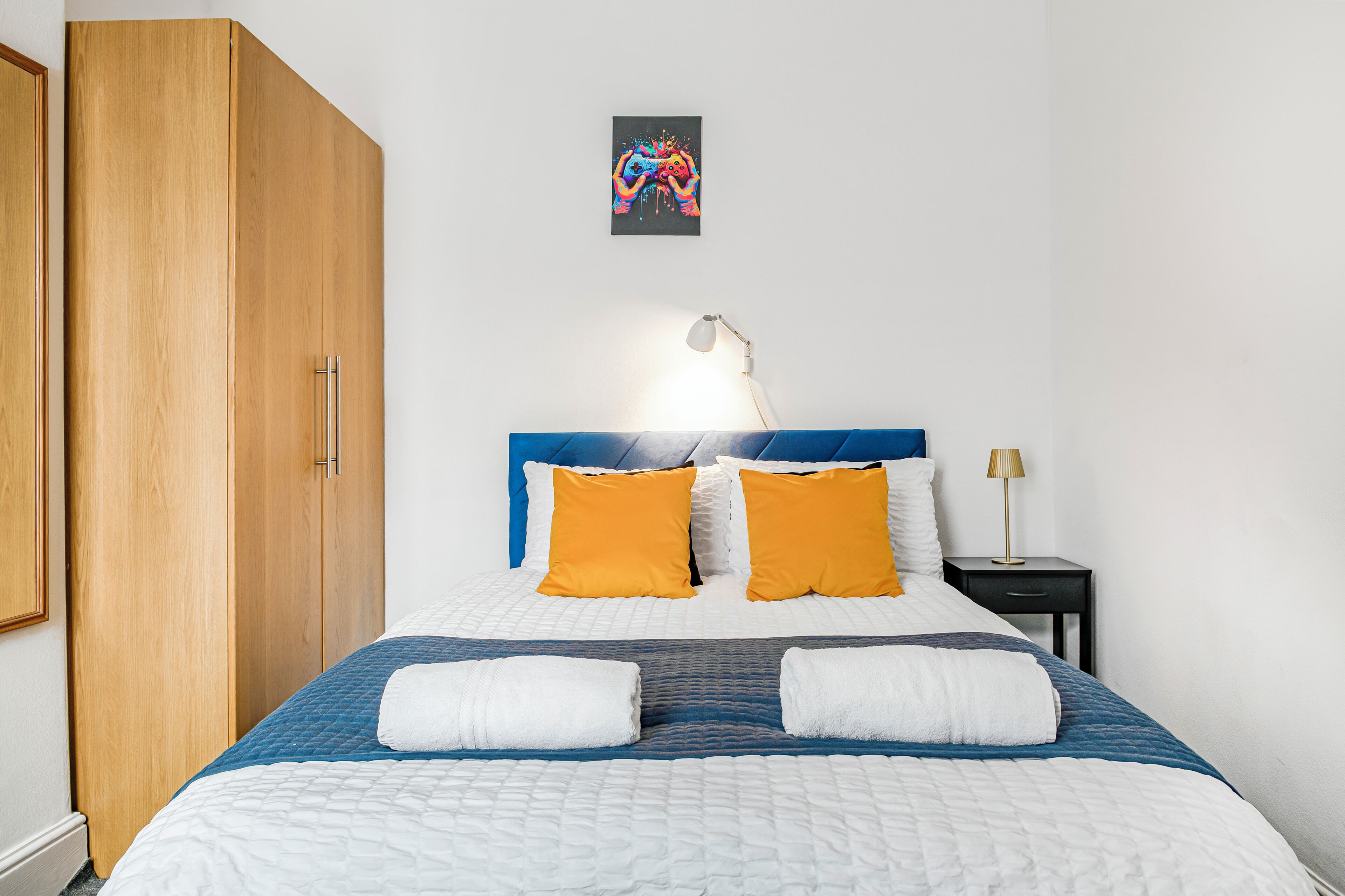 Iron/ironing board, WiFi, bed sheets