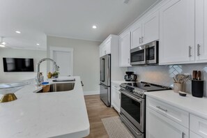 Private kitchen - Pet-Friendly Virginia Beach 4BR Getaway (Virginia Beach)