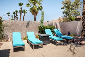 Terrace/patio - Casa Turquesa Perfect 3-Bedroom House with Heated Pool & Spa Near Golf Course (Las Vegas)