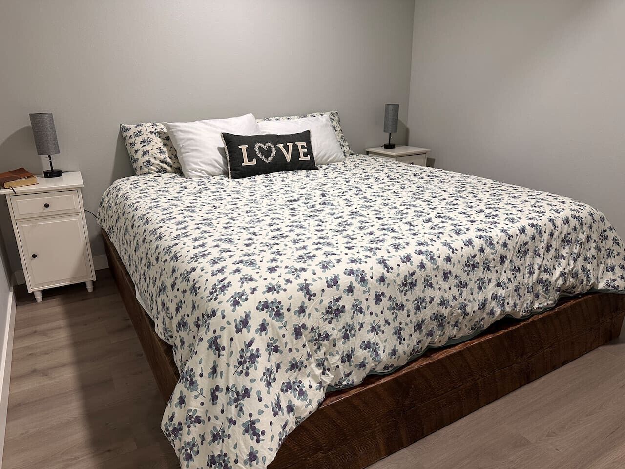 WiFi, bed sheets