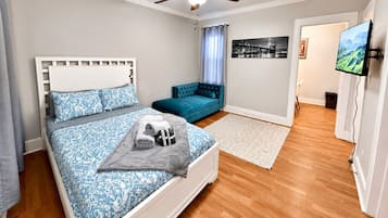 1 chambre, bureau, fer et planche à repasser, accès au Wi-Fi (inclus)