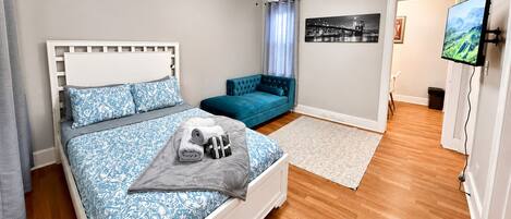 1 habitación, tabla de planchar con plancha, wifi y ropa de cama