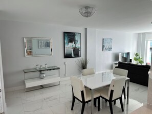 Apartment, 1 Schlafzimmer, Meerblick, am Strand | Speisen