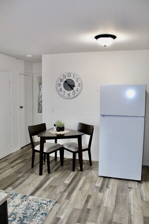 Dining - Long term stay perfect for traveling professionals! Near downtown & hospitals! (Omaha)