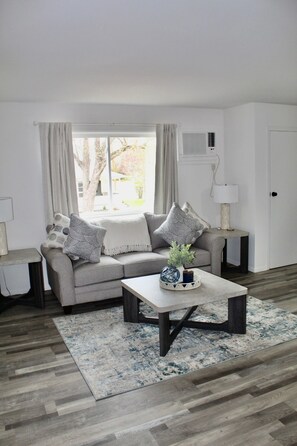 Living area - Long term stay perfect for traveling professionals! Near downtown & hospitals! (Omaha)