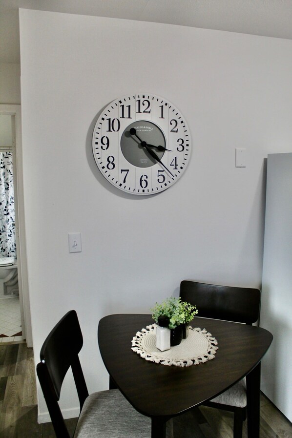 Dining - Long term stay perfect for traveling professionals! Near downtown & hospitals! (Omaha)