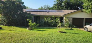 Exterior - Serenity House: Cozy 1-bedroom bed & breakfast in peaceful North Richland Hills (North Richland Hills)