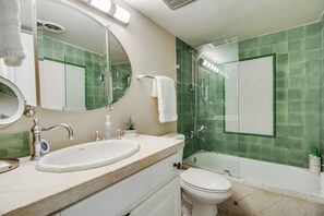 Bathroom - Cozy 2-bedroom condo in fabulous Scottsdale (Scottsdale)