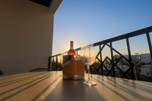 Outdoor dining - Relax & Enjoy  New 1-Bedroom Condo with Pool & Jacuzzi (Las Jarretaderas)