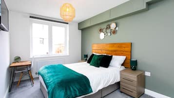 Comfort Apartment | Laptop workspace, iron/ironing board, free WiFi