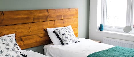 Appartement Standard | Espace de travail pour ordinateur portable, fer et planche à repasser