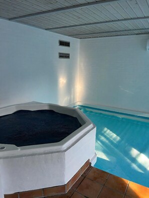 A swimming pool with a hot tub, tiled floor, and a ceiling with wooden beams. - Lovely pool house near the North Sea (Nørre Nebel)