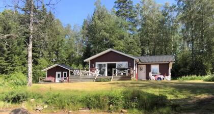 Lovely house by the lake! Incl. rowing boat.