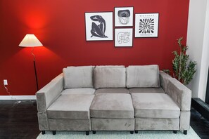 Interior - Chic Westown 1BR Duplex with Patio near RiverWalk (Milwaukee)