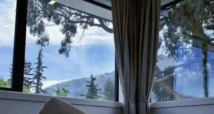 Home in Queenstown - walk to gardens