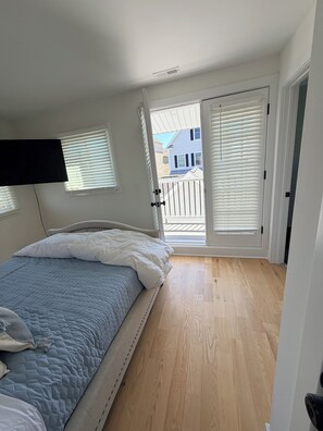 3 bedrooms, WiFi, bed sheets - Stylish Beach 3 Bedroom House Retreat in Milford (Milford)