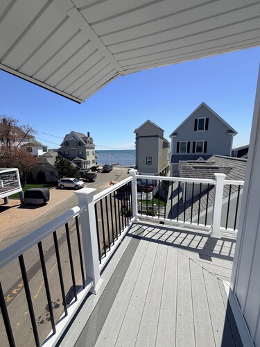 Stylish Beach 3 Bedroom House Retreat in Milford