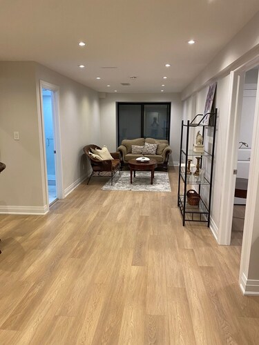 Cozy 2 Bedroom Basement Apartment