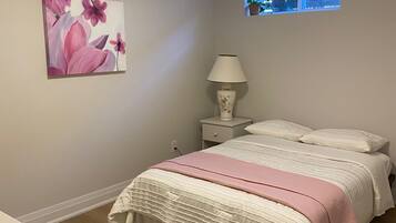 2 bedrooms, iron/ironing board, WiFi (free), bed sheets