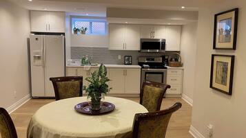 Coffee/tea maker, fridge, microwave, oven