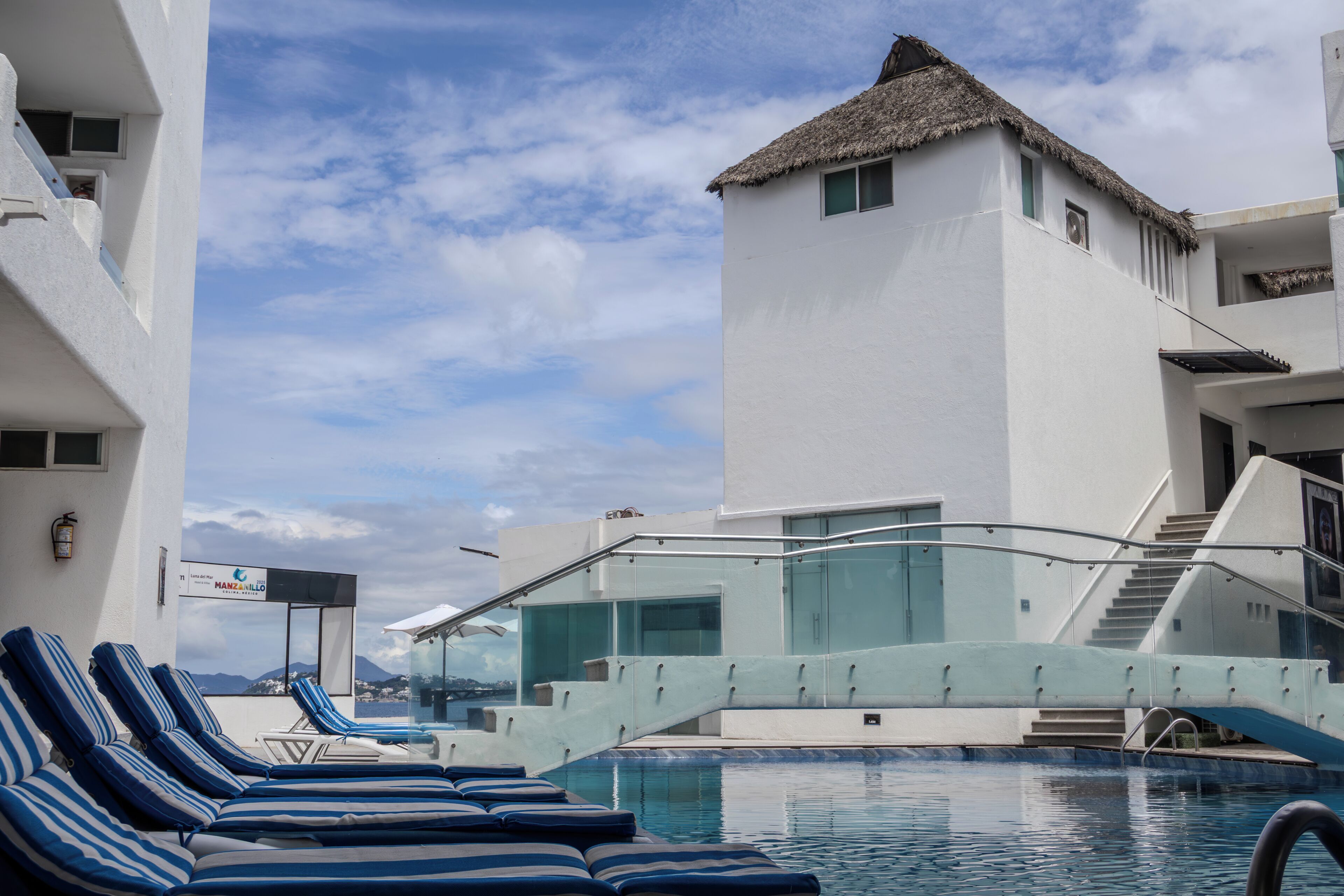 3 piscines extérieures