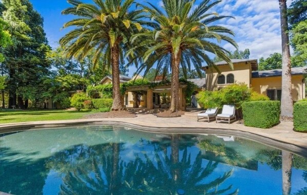 Pool - Elegant Sonoma Estate on 3 Private Acres in Prime location (Sonoma)