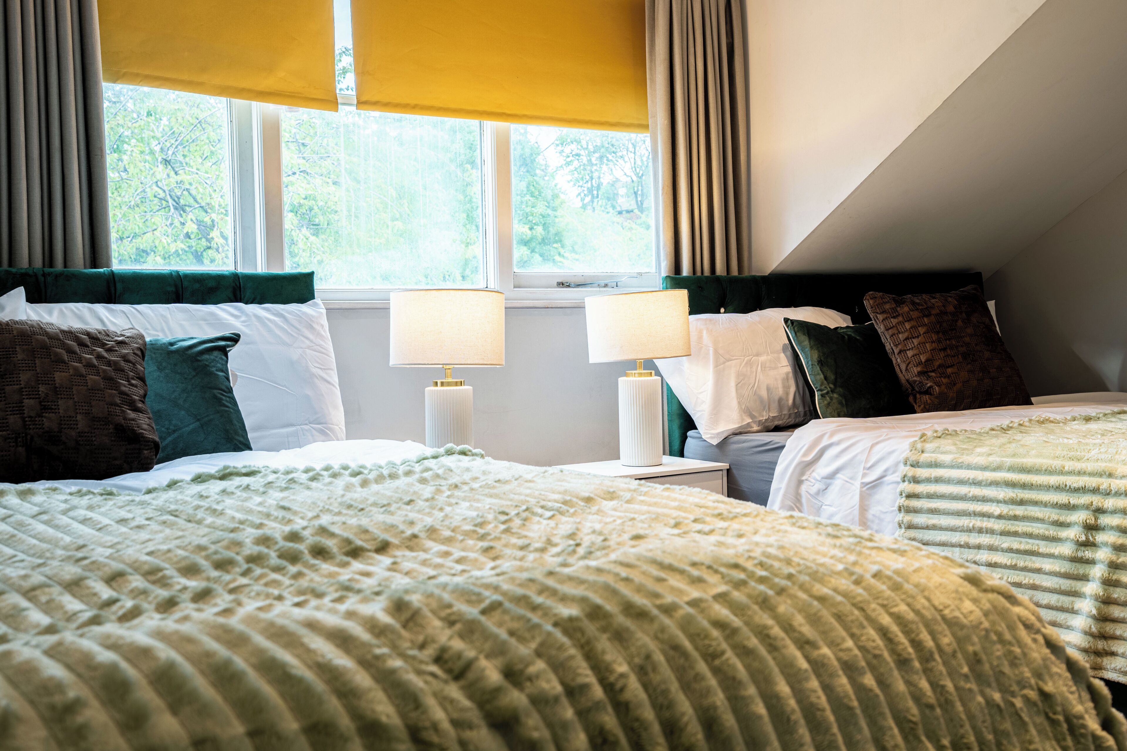 4 habitaciones, tabla de planchar con plancha, wifi y ropa de cama 
