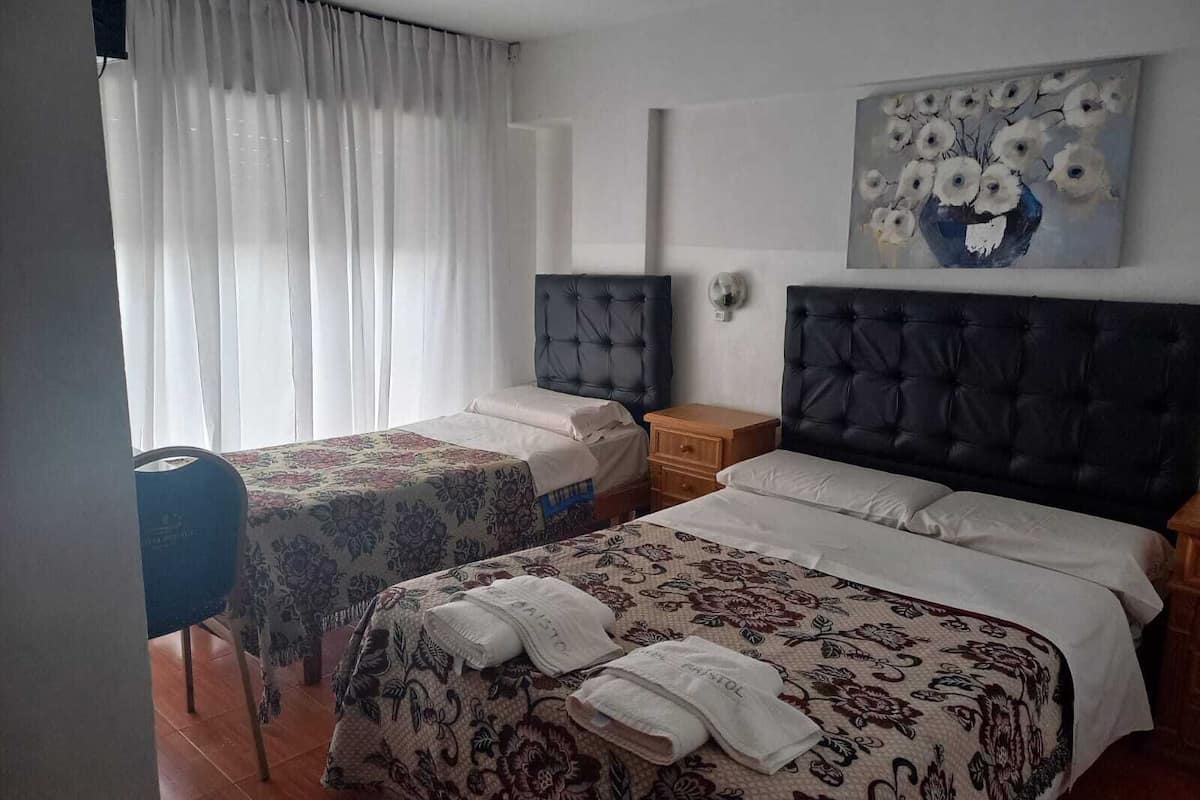 Habitación triple, balcón | Wifi gratis