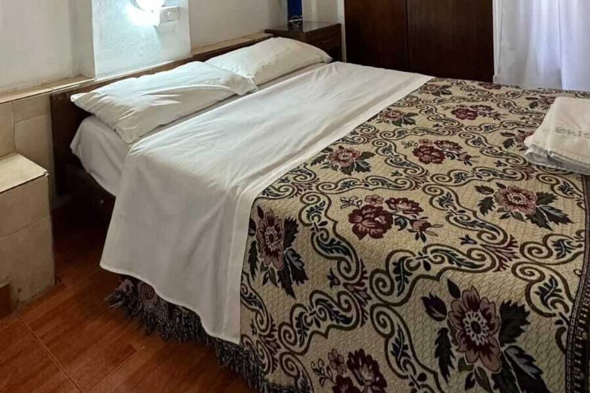 Habitación básica doble de uso individual, para no fumadores | Wifi gratis