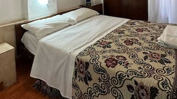 Quarto casal básico de uso individual, para não fumantes | Wi-Fi de cortesia