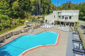 Pool - Cozy renovated 3-bedroom house in Wilmington do it all ski, hike, golf, swim (Wilmington)