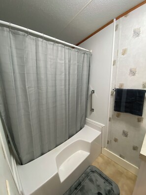 Bathroom - Welcoming 2-Bedroom 2-Bathroom Mobile Home
RV space available (Monroeville)
