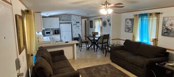 Welcoming 2-Bedroom 2-Bathroom Mobile Home
RV space available